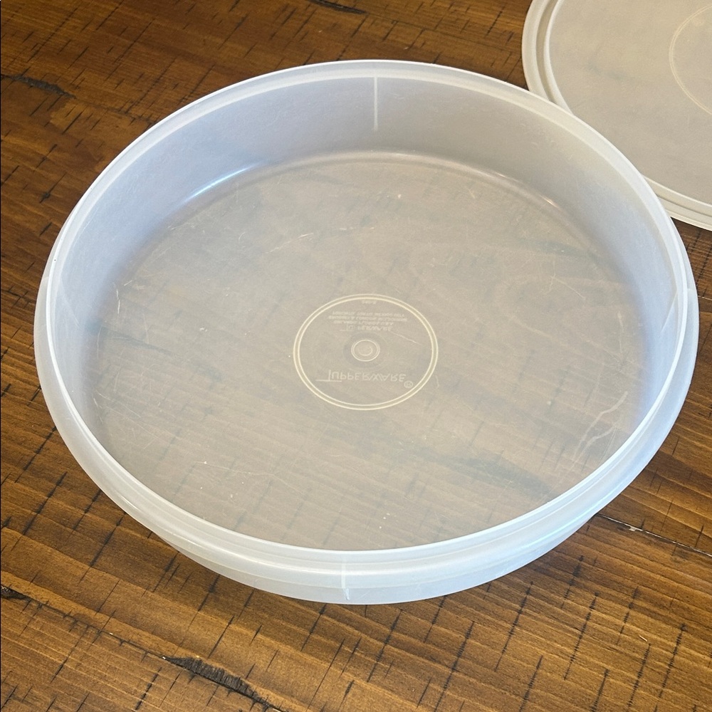 Vgt Tupperware White Round Storage Container for pies, etc. - Picture 5 of 6